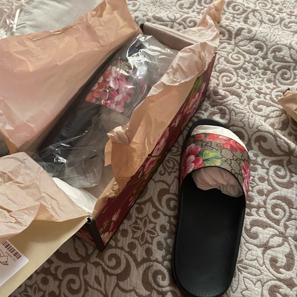 Gucci Women Slides  size (9/10)